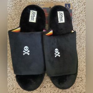 NEW Dearfoams Slipper Black Plush Slide Embroidered Jolly Roger Women Size 9-10
